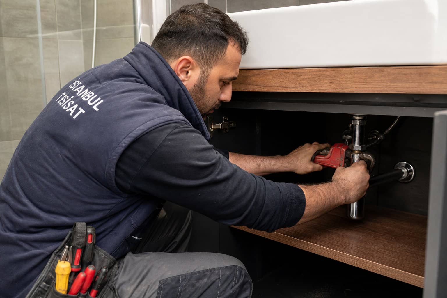 Lavabo Gideri Açma tesisat uygulaması